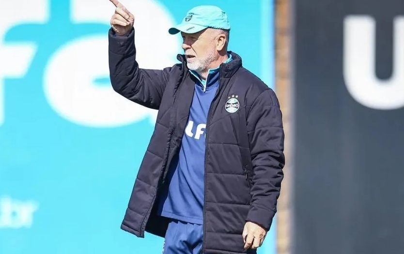 Mano Menezes ganha força e deve permanecer no Grêmio em 2026
