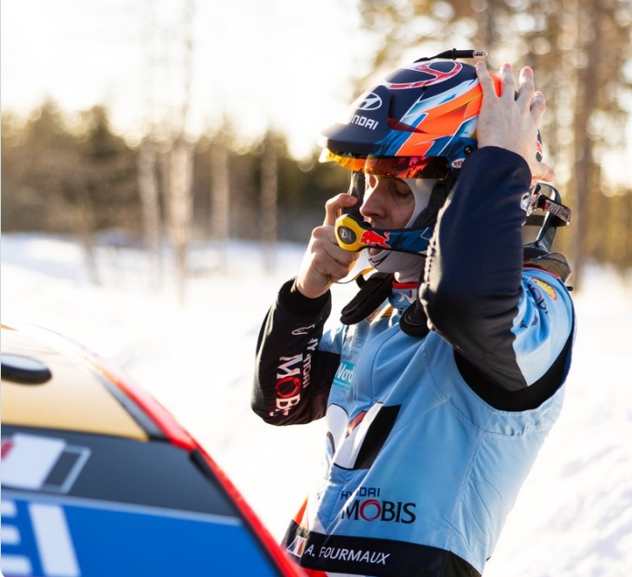 FIA aplica primeira multa a piloto por xingar após endurecer regras