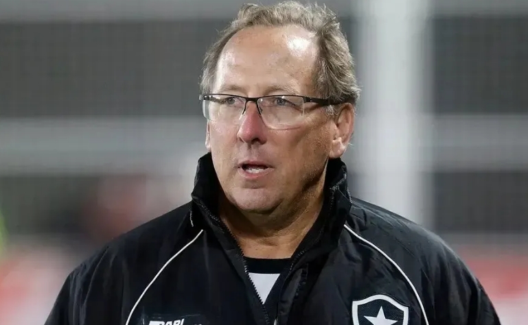Botafogo alcança maior período sem técnico com John Textor