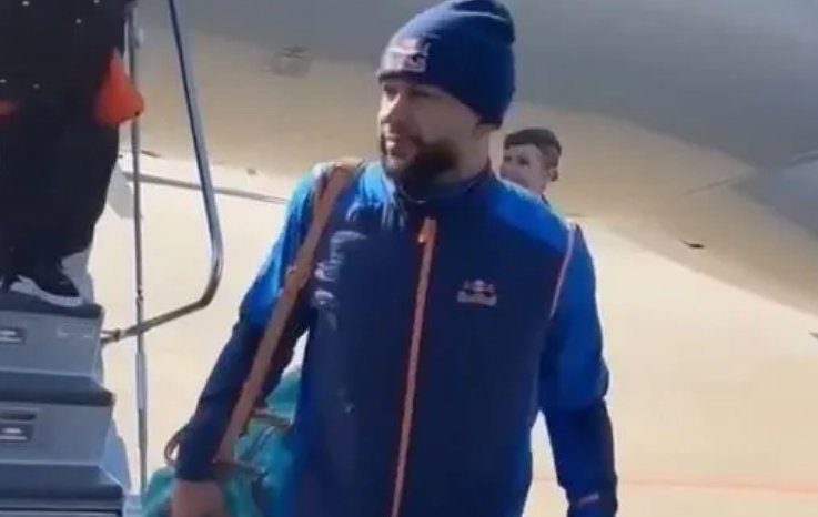 Após vitória no Dérbi, Memphis se apresenta à seleção da Holanda; veja