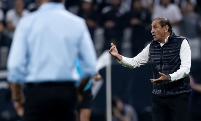 Ramón Díaz corre risco no Corinthians; Dorival surge como opção