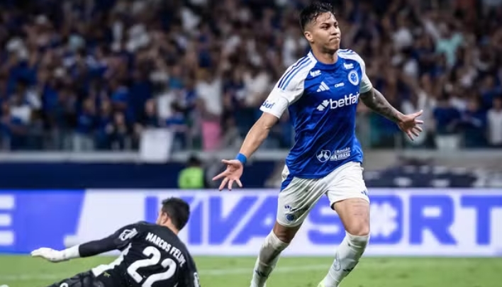 Cruzeiro domina jogo e vence Bahia no Mineirão pelo Brasileiro