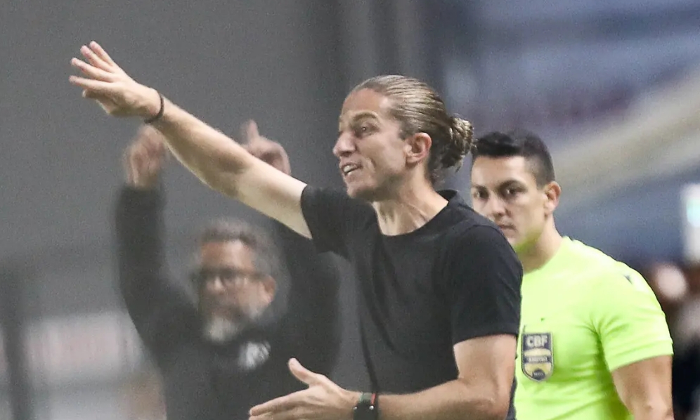 Filipe Luís lamenta derrota do Flamengo diante do Santos e elogia Neymar