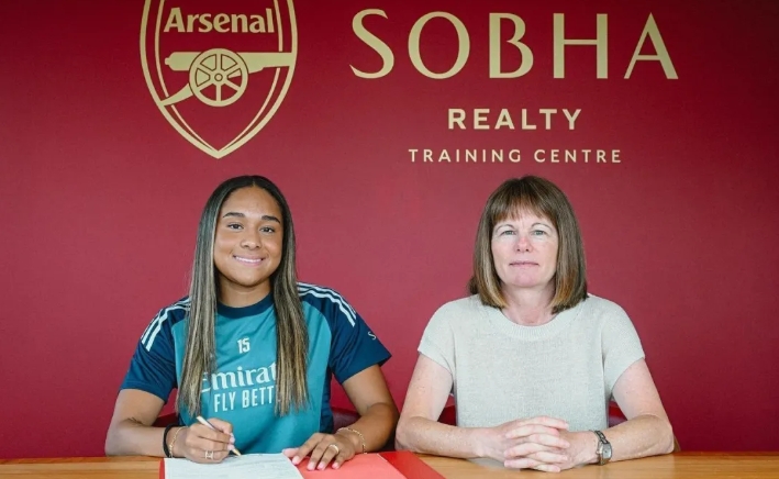 Arsenal quebra recorde com a contratação mais cara do futebol feminino