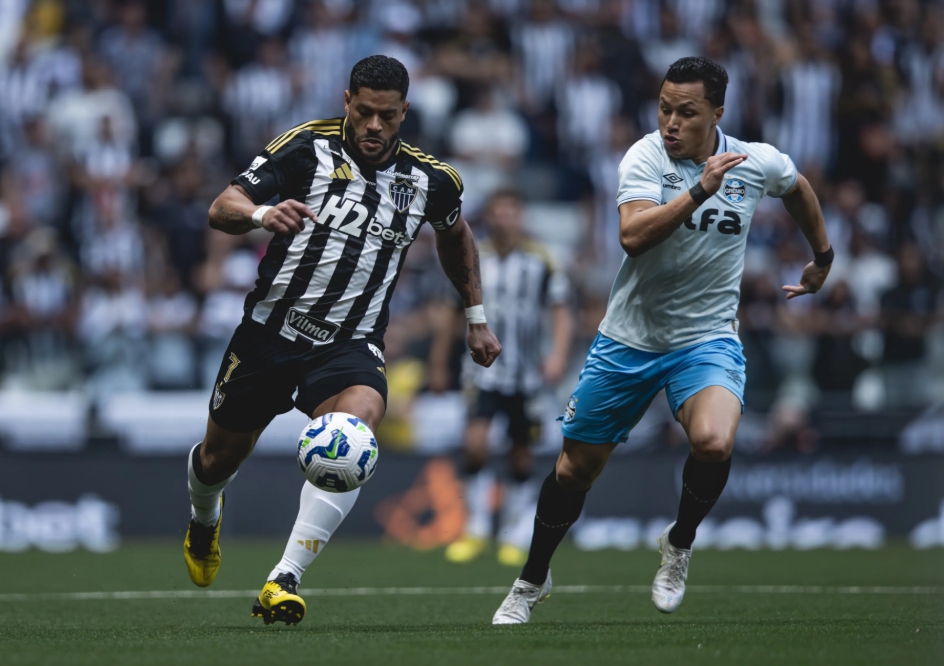 Grêmio vence o Atlético-MG de virada e espanta crise com Mano