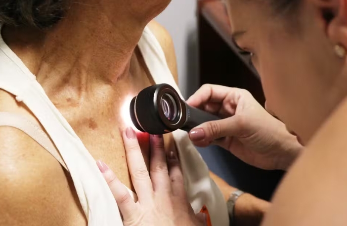 Saiba como se proteger do câncer que afetou Bolsonaro