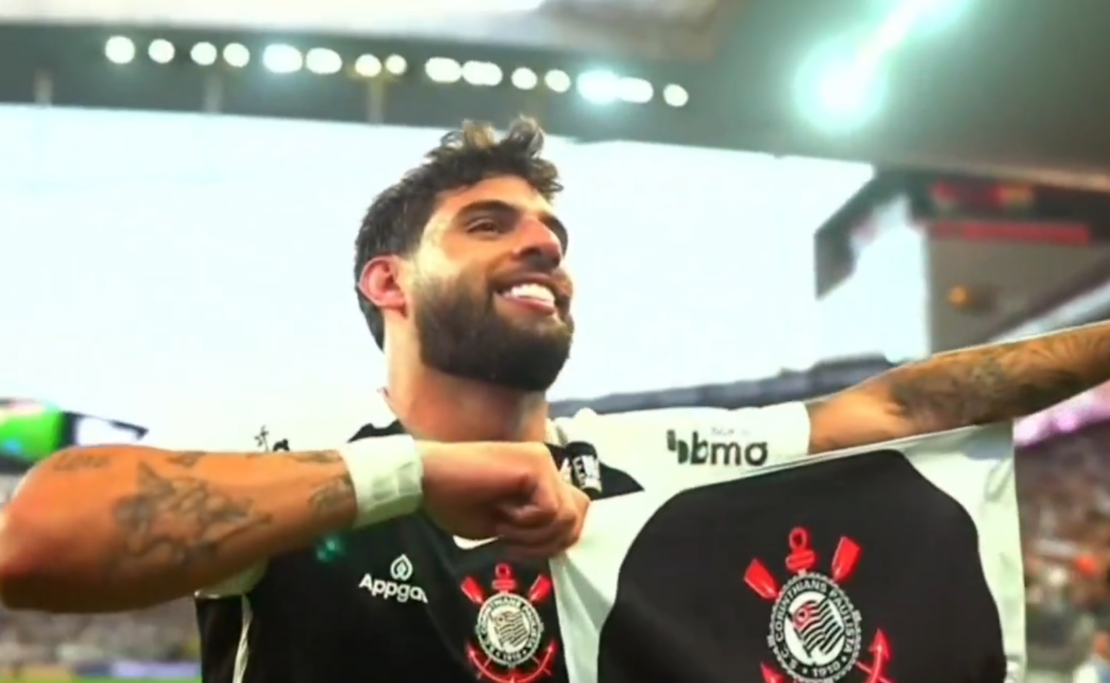 Corinthians bate Santos com gol de Yuri Alberto e se aproxima do G6