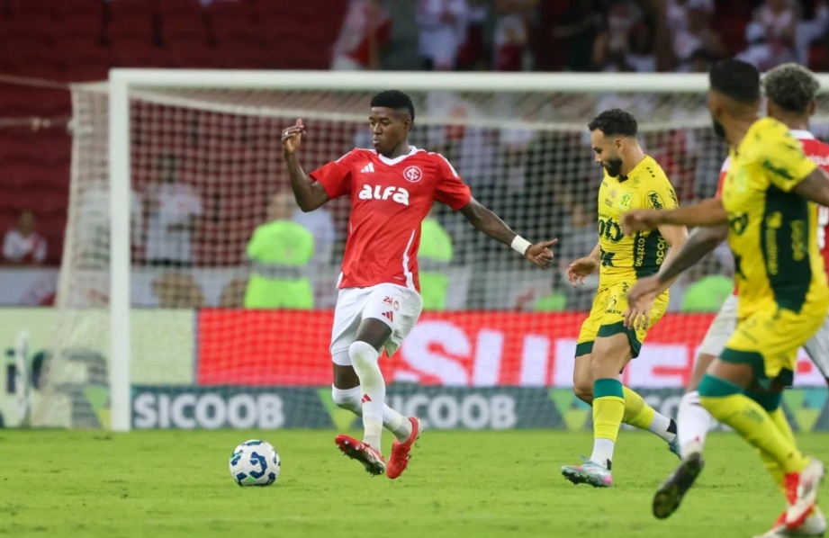 Internacional sai atrás, mas busca empate contra o Mirassol no Beira-Rio