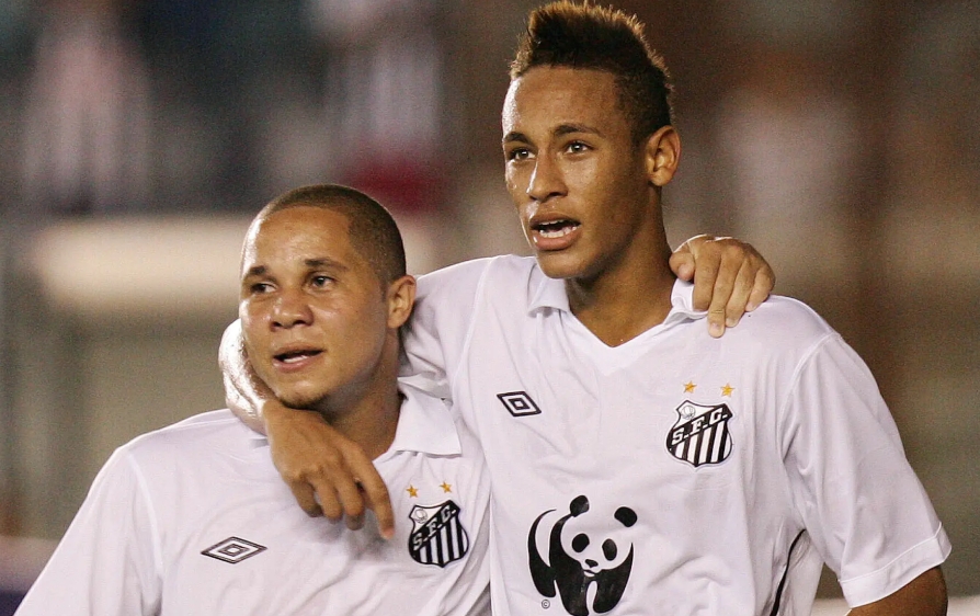 Ex-companheiro de Neymar torce por renovação com o Santos