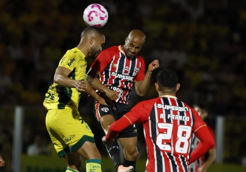 São Paulo leva três do Mirassol e perde a terceira seguida pelo Brasileirão