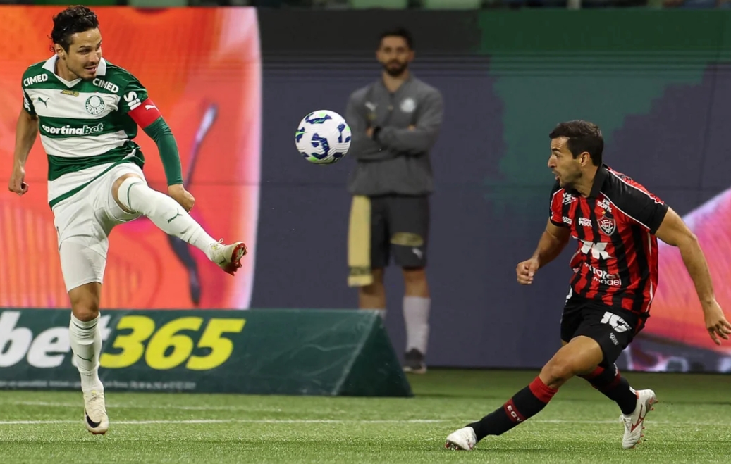Palmeiras empata com Vitória e pode ver o Flamengo disparar na liderança