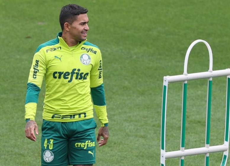 Dudu é acolhido por atletas do Palmeiras após fico; direção segue incomodada