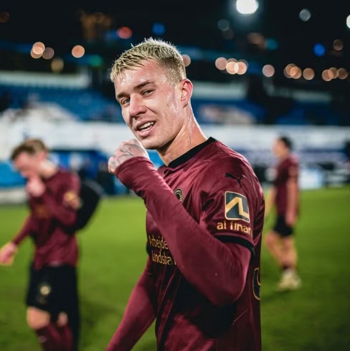 Corinthians acerta a contratação do meio-campista Charles