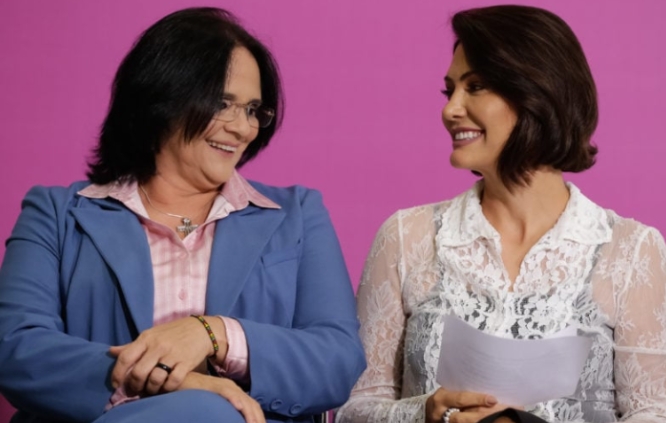 Damares diz que Michelle será porta-voz de Bolsonaro: "Nasce uma líder"