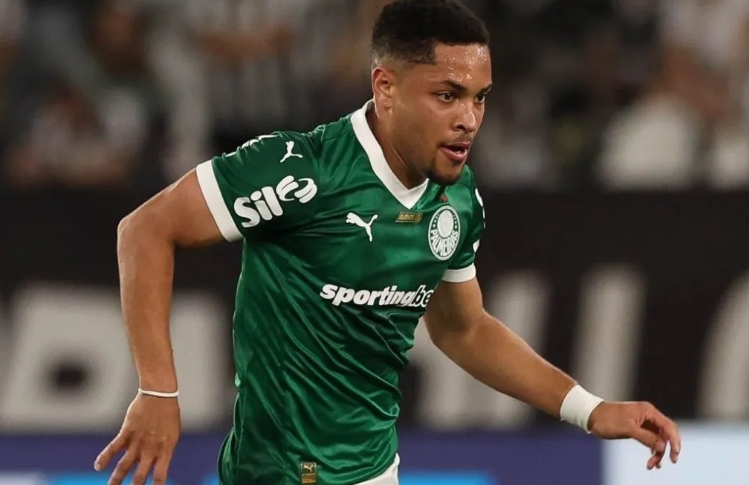 Vitor Roque reage no Palmeiras após 'puxão de orelha' de Abel