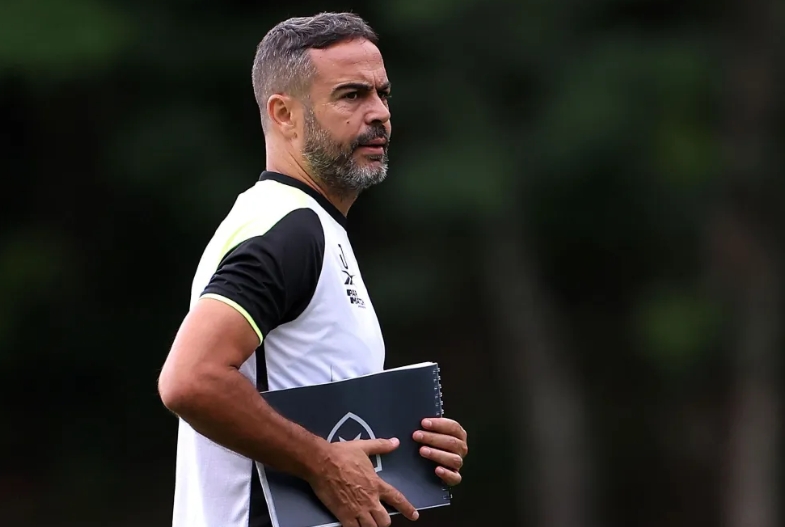 Botafogo e Artur Jorge chegam a acordo para rescisão de contrato