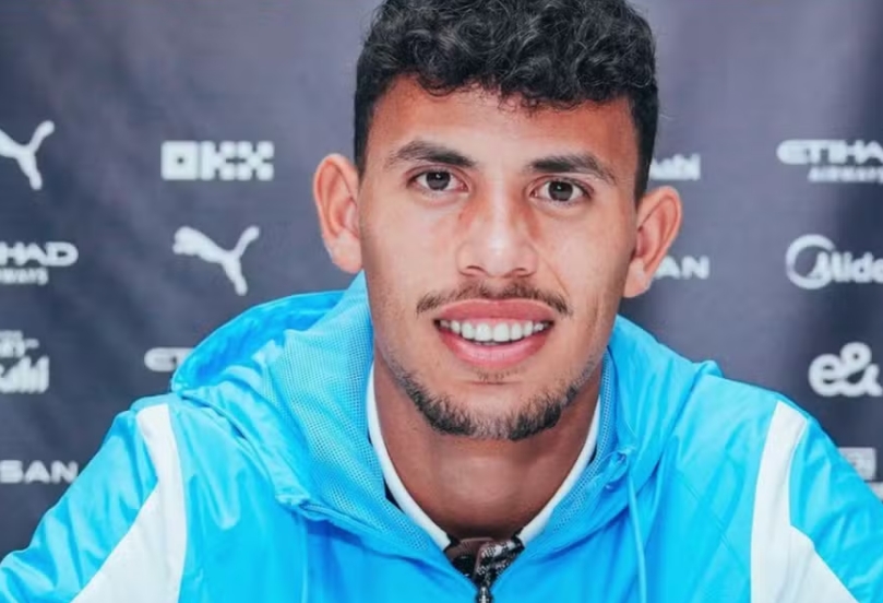 Jogador do City é preso por roubar celular em boate na Espanha