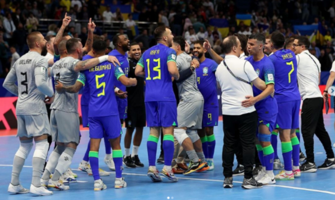 Após 12 anos, Brasil volta à final do mundial de futsal em busca do hexa