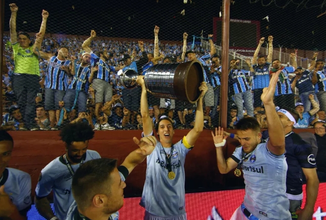 Geromel anuncia aposentadoria ao final da temporada