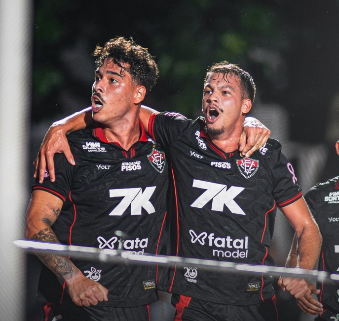 Vitória vence Ceará e respira na briga para deixar Z4 do Brasileirão