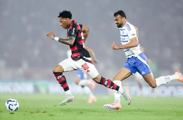 Cruzeiro cria chances, para em Rossi e empata com Flamengo no Maracanã