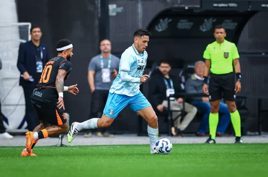 Memphis volta a marcar, Corinthians ganha do Grêmio e fica perto do G6