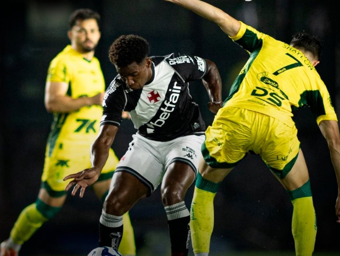 Vasco perde do Mirassol e segue com chance de rebaixamento no Brasileirão