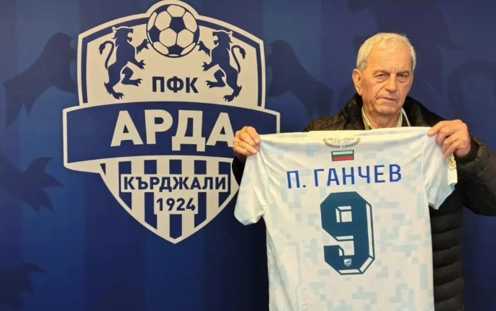 Ídolo é homenageado por clube dias após minuto de silêncio por sua 'morte'