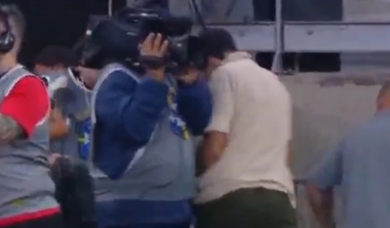 Abel se manifesta sobre "empurrão" em cinegrafista em derrota do Palmeiras