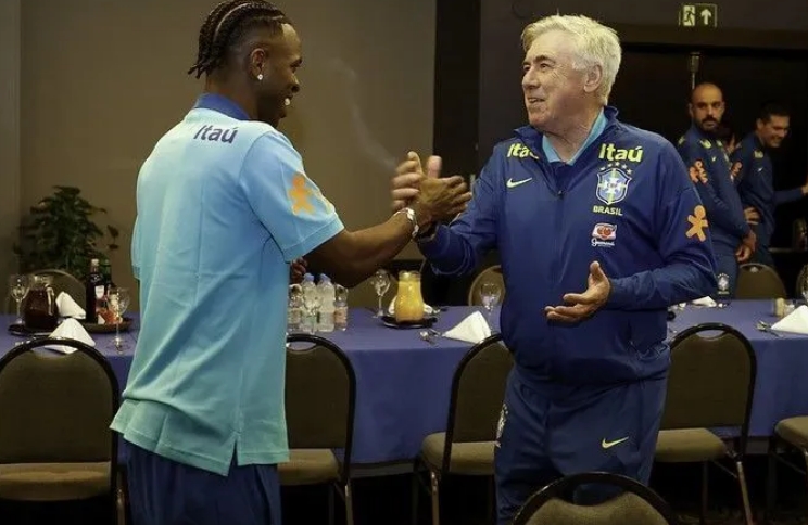 Jogadores se apresentam para estreia de Ancelotti na Seleção Brasileira