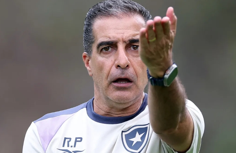 Técnico do Botafogo se preocupa com o PSG no Mundial: 'Montanha grande'