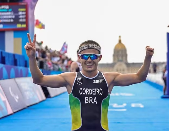 Ronan Cordeiro conquista prata, primeira medalha do Brasil no triatlo