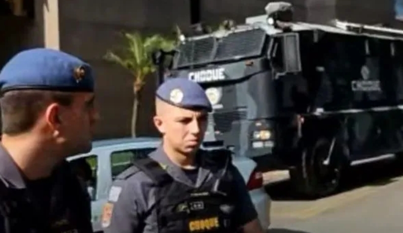 Tropa de choque chega ao Corinthians para votação de impeachment