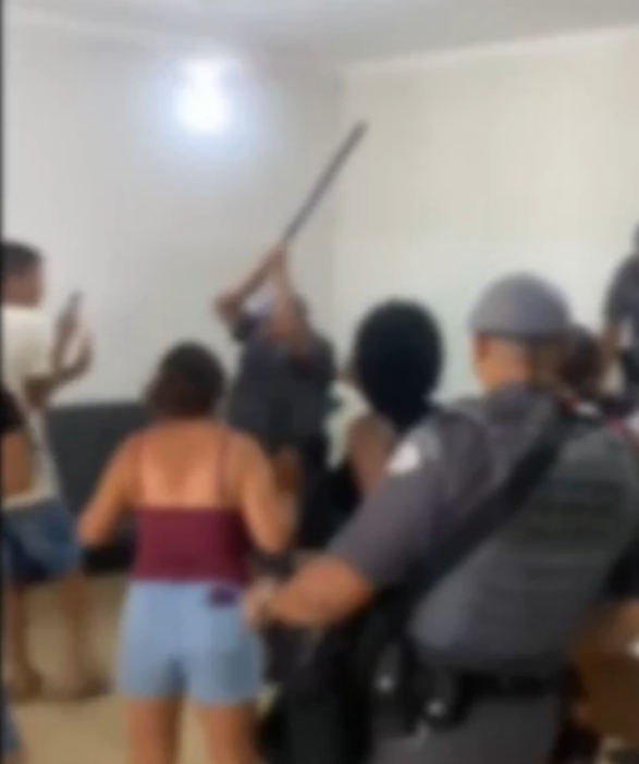 PMs são investigados por invadirem velório e agredirem família de jovem