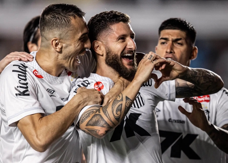 Santos defende hoje invencibilidade de quase 12 anos contra o Vitória