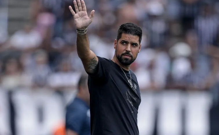 Atlético-MG tem António Oliveira como mais um alvo para a vaga de Milito