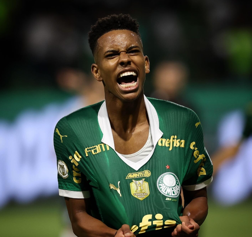 Palmeiras desencanta no fim, vence o Botafogo-SP e segue vivo no Paulistão