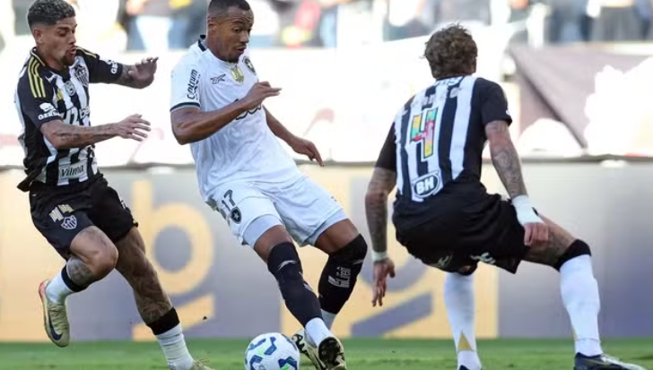 Atlético-MG derrota Botafogo e vence a primeira no Brasileirão