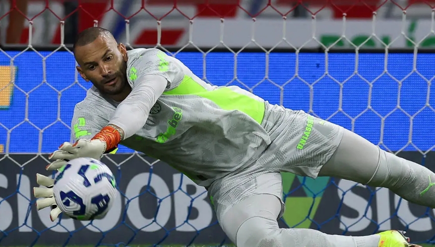 Brasileirão: Palmeiras vence Fortaleza com pênalti defendido por Weverton