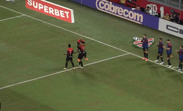 Athletico bate o CRB e quebra invencibilidade do rival na Série B