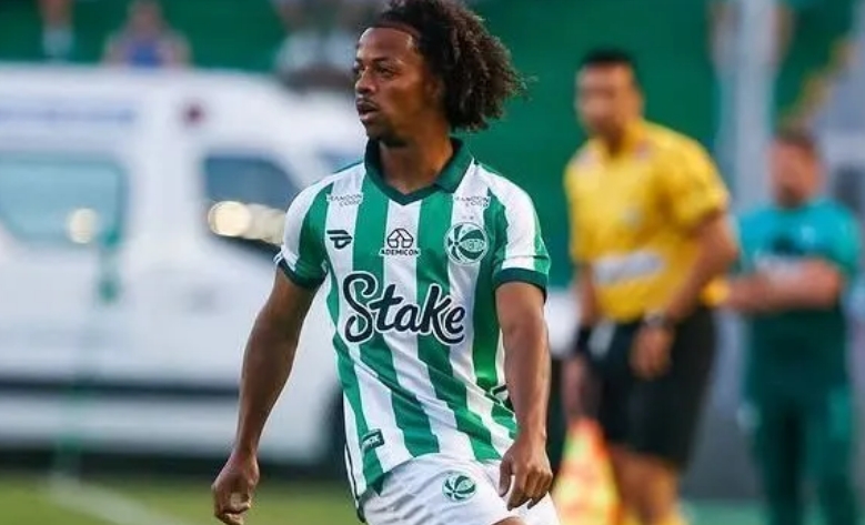 Ênio, acusado de manipulação, é o segundo com mais cartões no Juventude