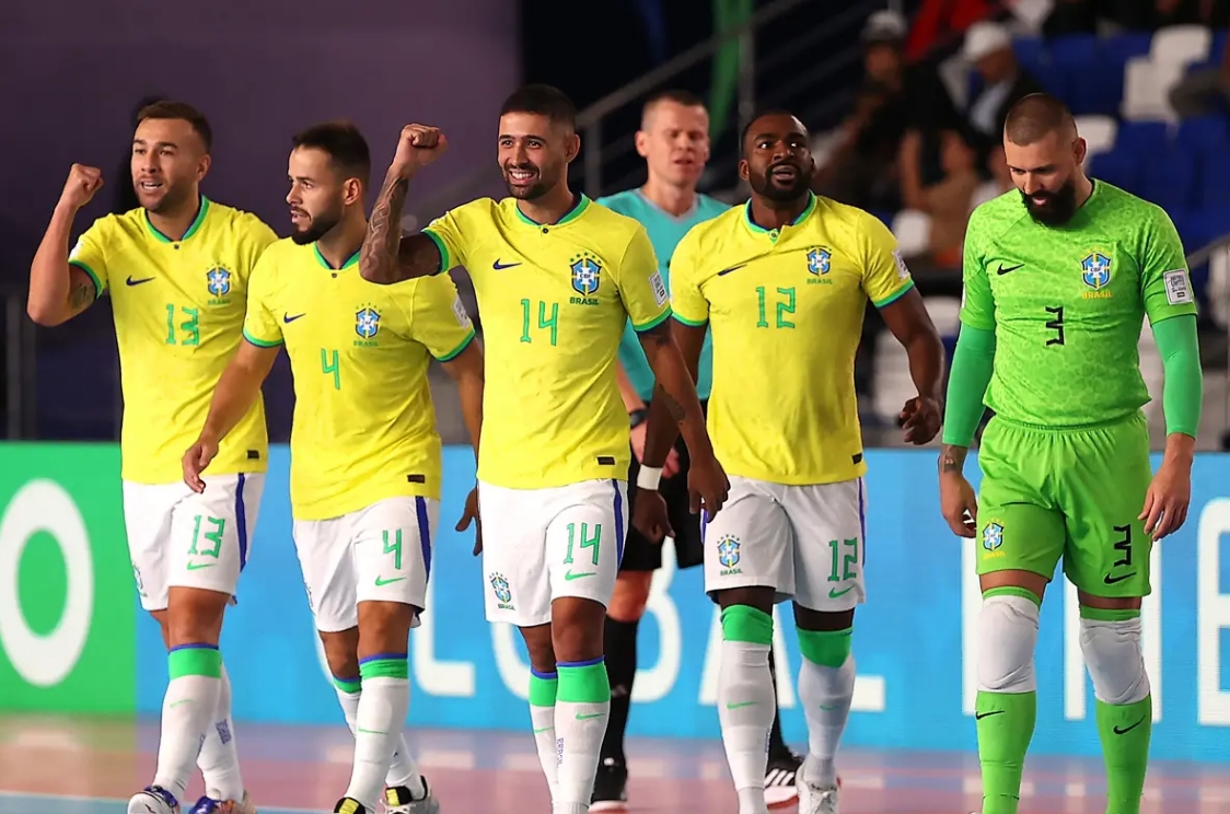 Brasil goleia a Tailândia e avança em primeiro na Copa do Mundo de Futsal