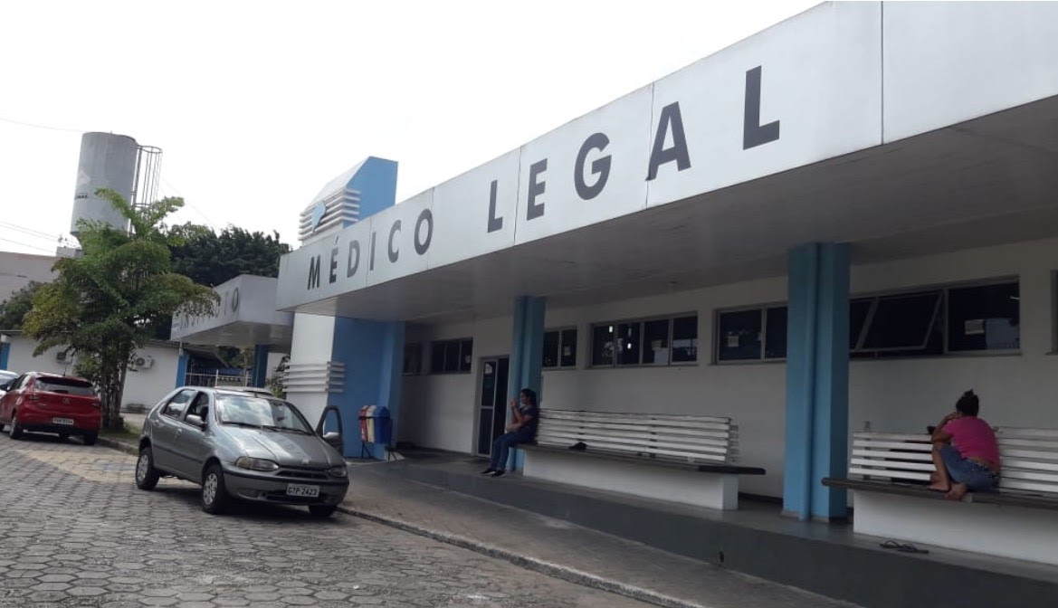 Jovem é crivado de balas na frente da esposa ao reagir a assalto em Manaus