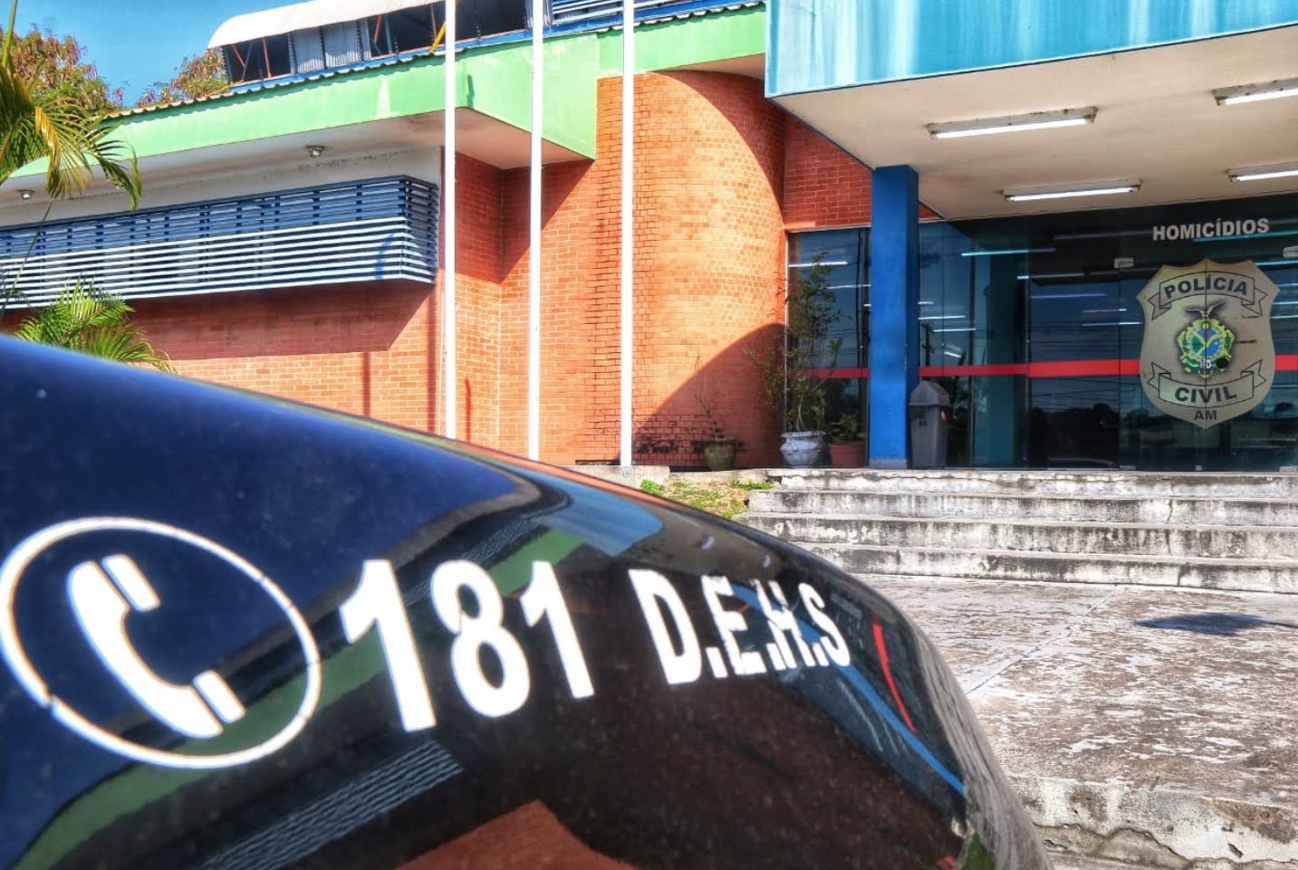 Jovem é morto a tiros por ocupantes de carro em Manaus