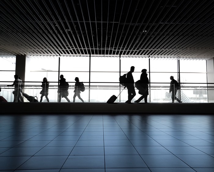Reino Unido vai prender viajantes que omitirem passagem pelo Brasil
