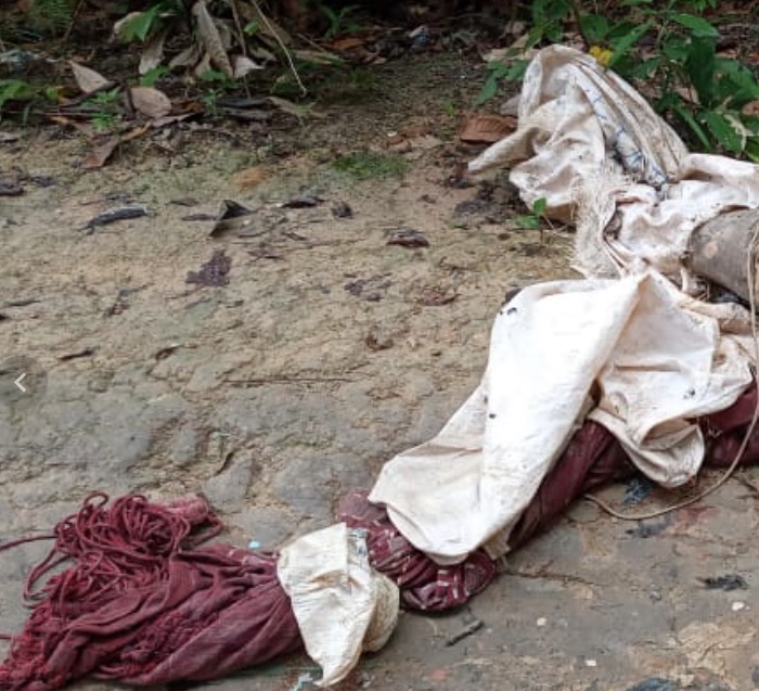 Com recado de criminosos, corpo de homem é encontrado em ramal de Manaus