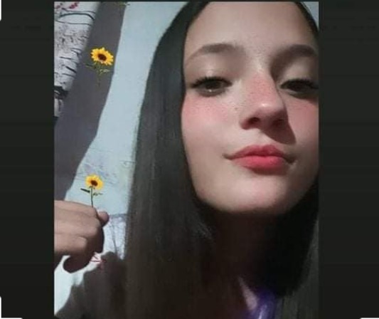 Vizinho de 15 anos assume morte de garota encontrada amarrada em árvore