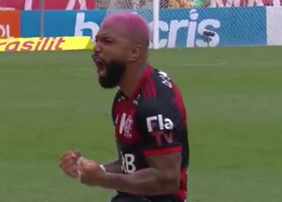 Flamengo vence Corinthians por 2 a 1 no Maracanã 