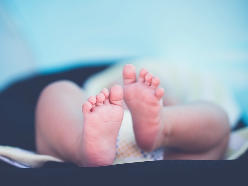 Bebê de 1 mês morre vítima de Covid-19