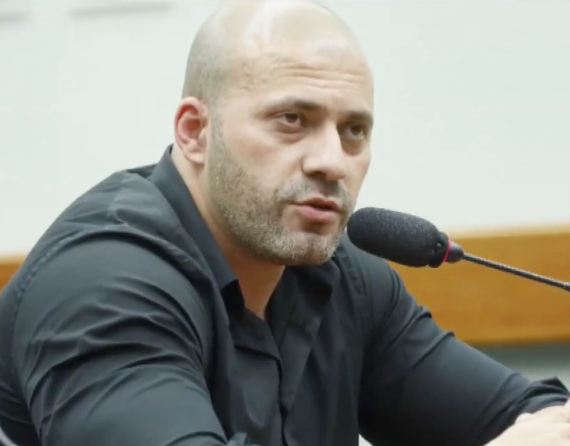 Polícia apreende celulares na cela do deputado Daniel Silveira 